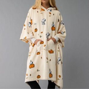 AE Peanuts Fall Blanket Poncho